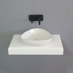 روشویی روکابینتی گاتریا مدل آسو مثلثی، سرامیکی با لعاب آنتی‌باکتریال و طراحی مدرن مینیمال