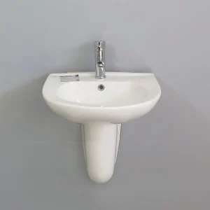 روشویی دیواری مدرن آی گاتریا با طراحی ساده و مقاوم مناسب سرویس بهداشتی‌های کوچک