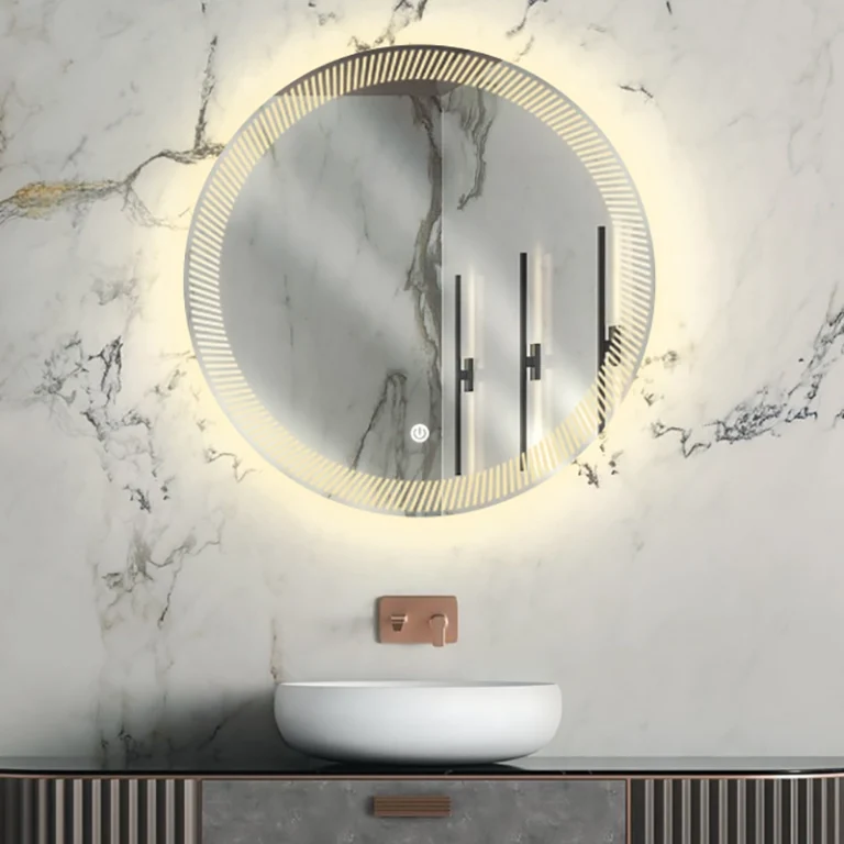 اینه سند بلاست ضدبخار p03-19 با نور گرم طلایی پنهان در لبه‌های تراش‌ خورده و شیشه فوق شفاف