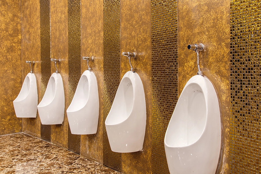 یورینال سفید برای مکان های عمومی